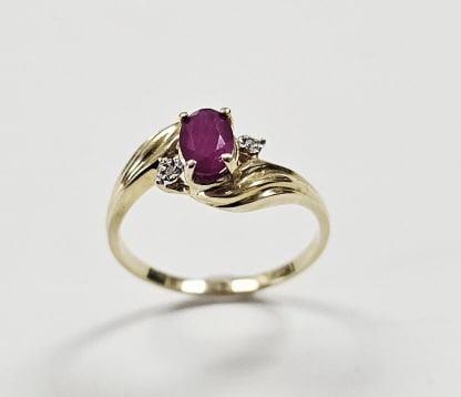 10K Yellow Gold Ruby & Diamond Accent Ring 1.4 Gr (1 of 7)