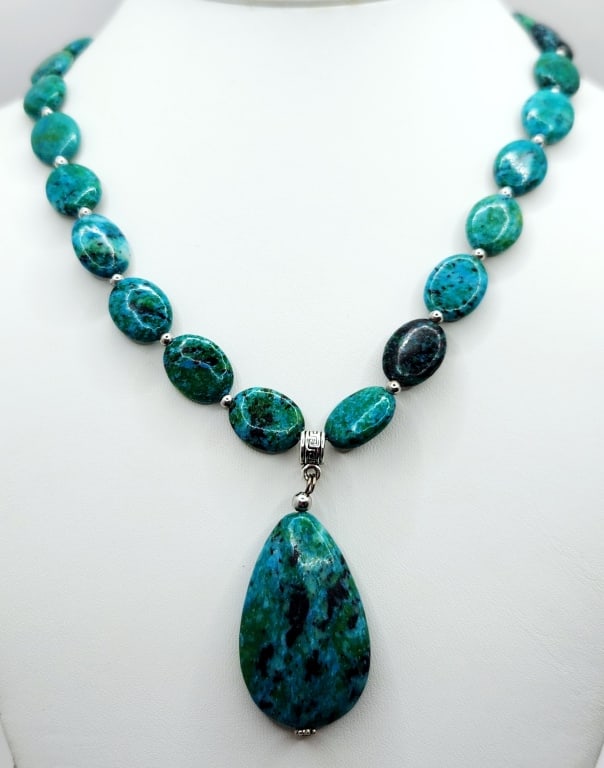 Green Blue Chrysocolla Pendant Beads Necklace: Necklace is 20".