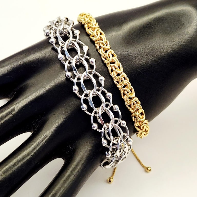 925 Sterling & 925 Vermeil Bracelets 37 Grams: Byzantine & Elco Link Bracelets Sterling bracelet is 8.5".Vermeil bracelet is adjustable to 10".Lot weighs 37 grams.