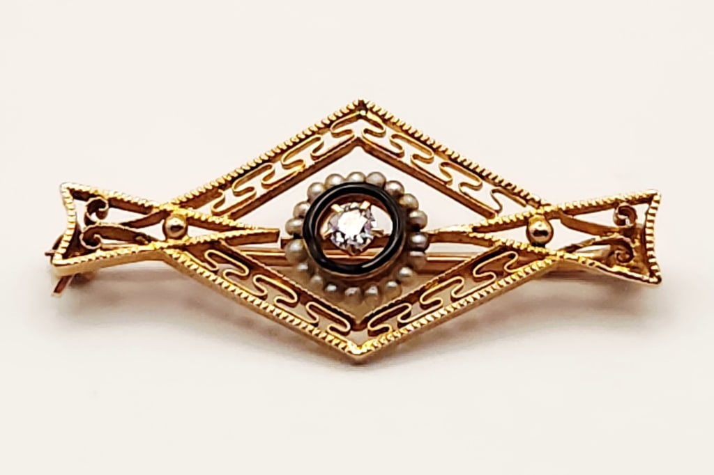 10K Gold Filigree & Diamond Pin 1.5 Grams: Antique Edwardian brooch