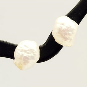 14K Yellow Gold Pearl Earrings .7 Grams