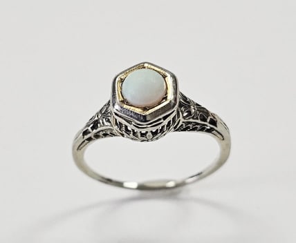 Antique 18K Cabochon Opal Ring 1.8 Grams (1 of 7)
