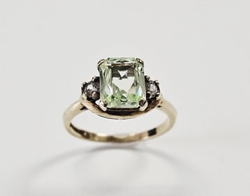 10K Green Spinel Diamond Acc Ring 2.8 Grams