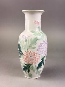 Andrea by Sadek Hand Painted Japanese Porcelain Chrysanthemum Vase
