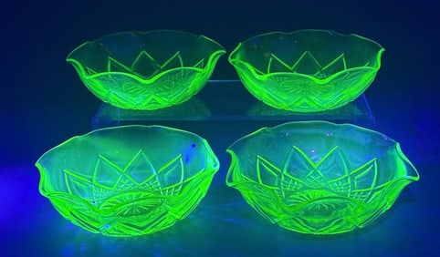 A Set of Four Hazel Atlas Diamond Arches Uranium Glass Bowls