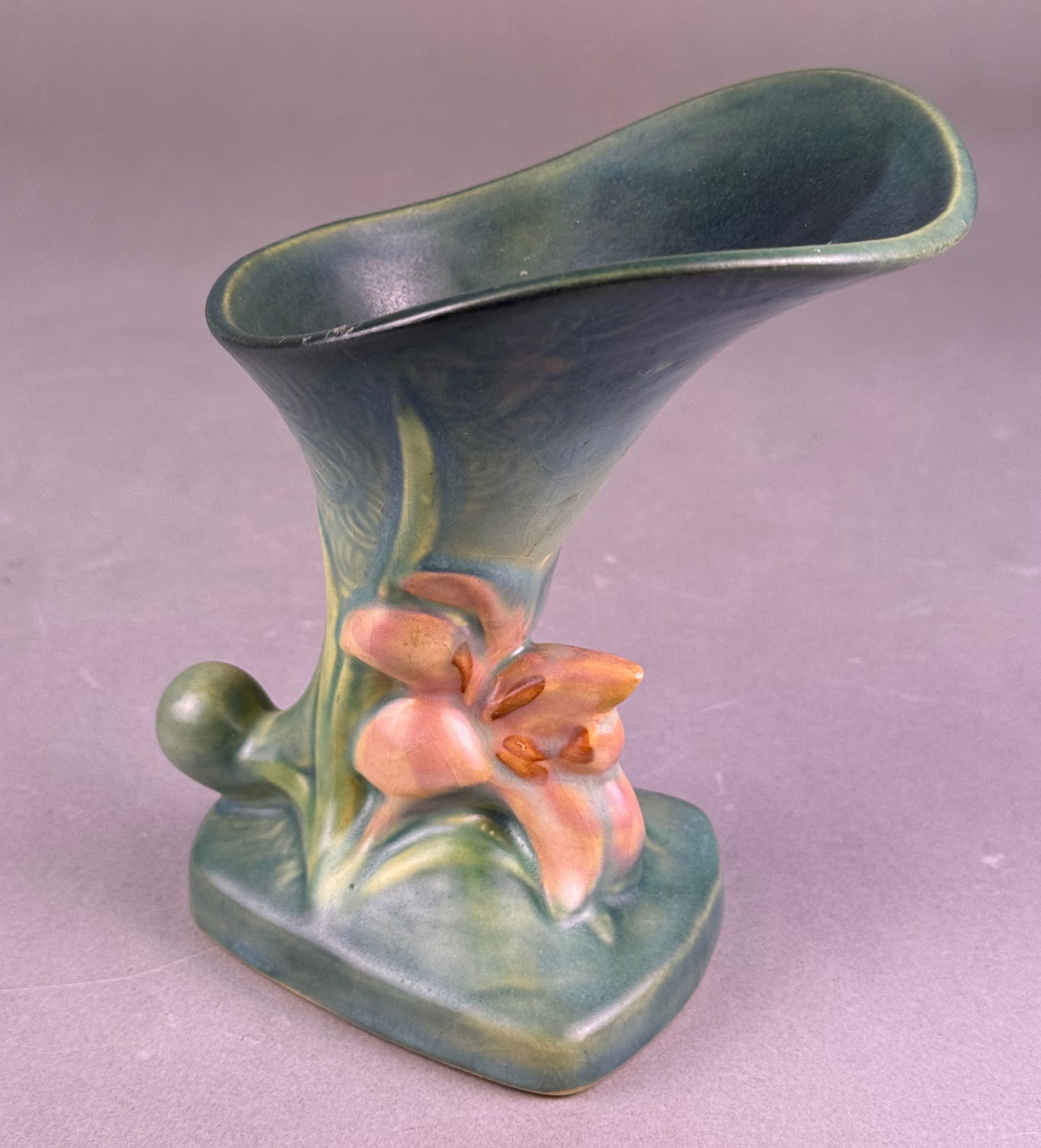Rum Rill USA 'Zephyr Lily' Green Cornucopia Vase (1 of 6)