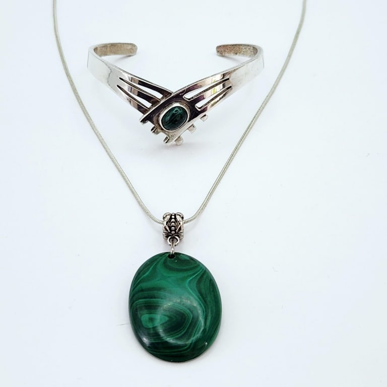 Sterling Malachite Bracelet & Necklace 28.8 Grams: Chain & bracelet weigh 28.8 grams.Bail on pendant is not marked.Necklace is made by Jon Arendsen, DeWitt MI.