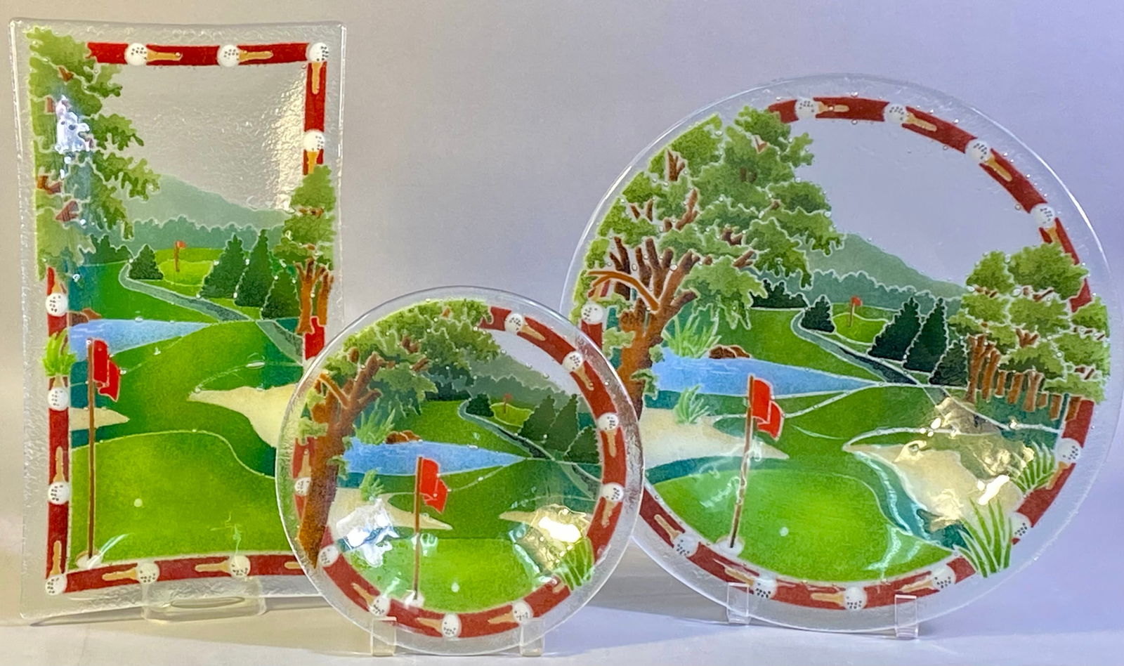 A Collection of Three Peggy Karr Fused Glass 'Golf Course' Platter and Plates (1 of 9)