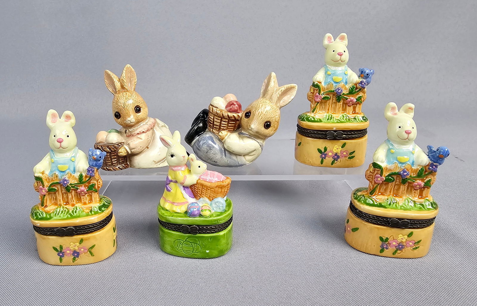 A Group of Six Glazed Ceramic Easter Rabbit Figurines and Trinket Boxes (1 of 14)