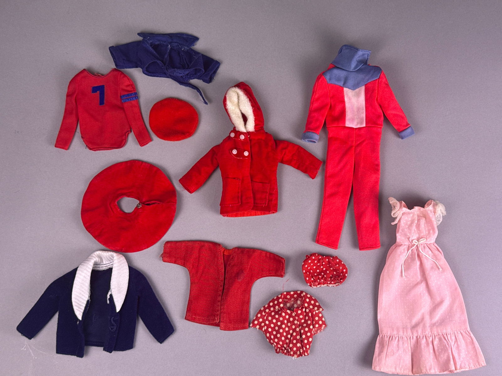 A Collection of Eleven Vintage Barbie Clone Miniature Fabric Garments and Accessories (1 of 7)