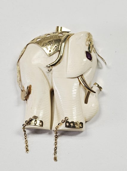 14K Gold Carved White Elephant Pendant Ruby Eye (1 of 8)