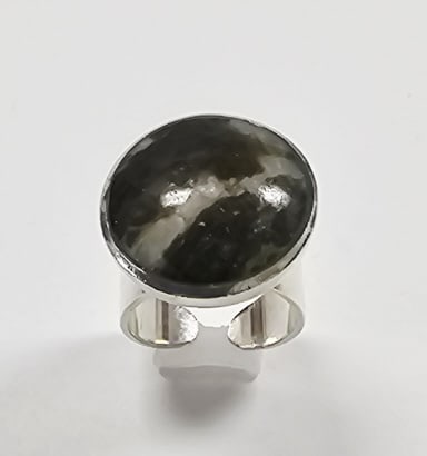 Sterling Silver Labradorite Ring 12.2 Grams: Ring weighs 12.2 GramsSize 6 but adjustable