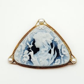 18K Blue Agate Cameo Pin 13.3 Grams