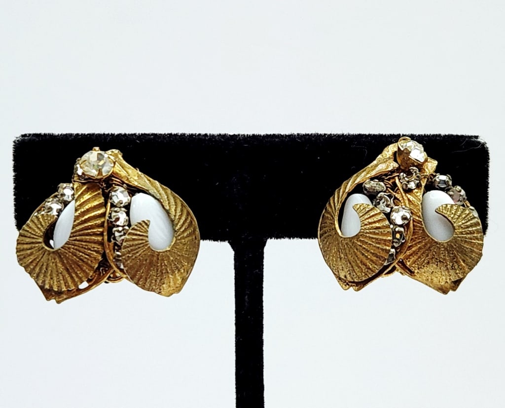 Vintage Miriam Haskell Gold Tone Clip Earrings: Some wear on the gold.
