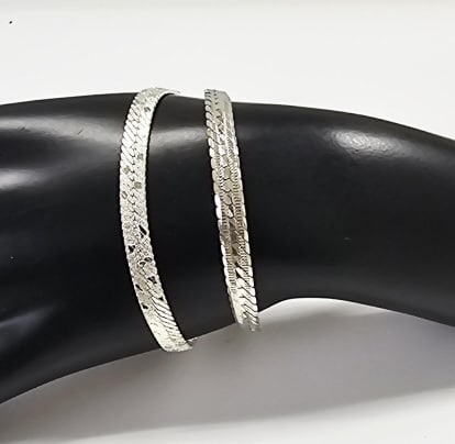 Pair of Sterling Silver Chain Bracelets 14.9 Grams: Bracelets weigh 14.9 Grams totalThey measure 7 & 7.5 Inches