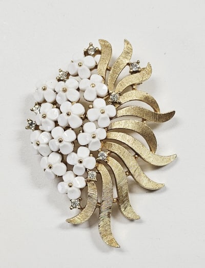 Vintage Crown Trifari Forget Me Not Brooch: Gold ToneNo Missing Stones