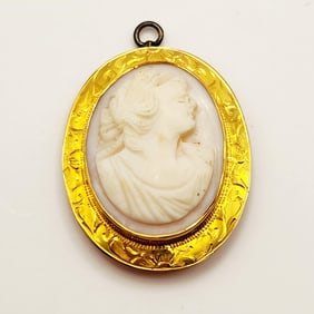 10K Gold Shell Brooch 4.3 Grams