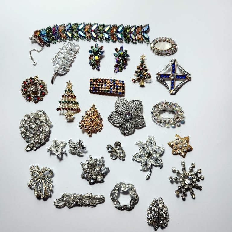 Assorted Vintage Rhinestone Pins Brooches (1 of 11)