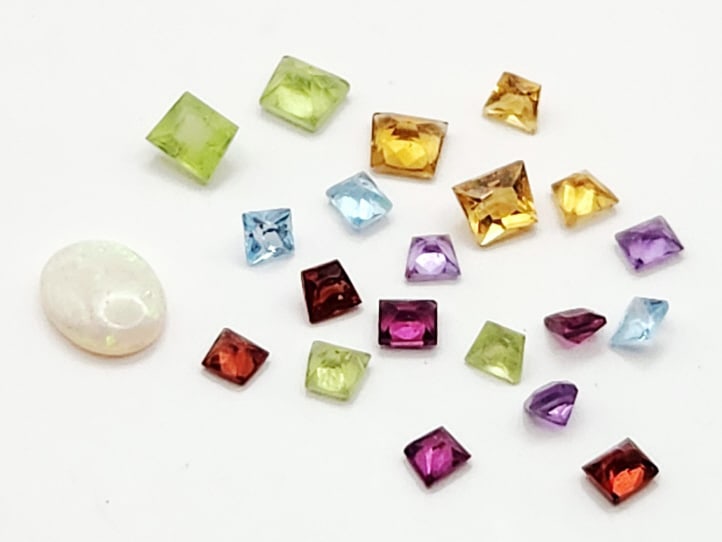 Assorted Loose Gemstones Including 1 Opal (1 of 5)