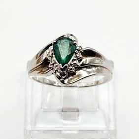 10K White Gold Emerald Ring 2.7 Grams