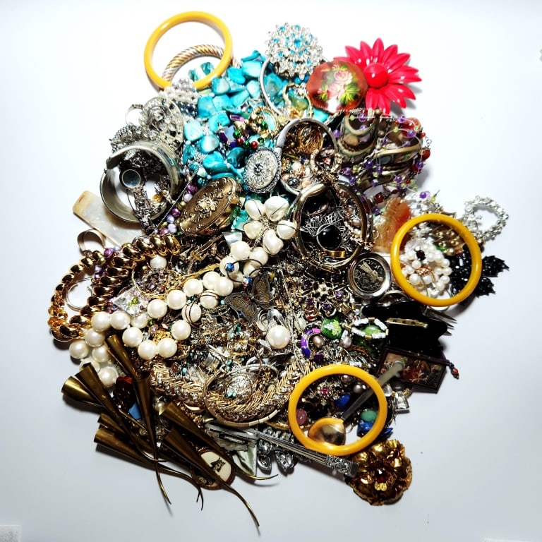 Mystery Grab Bag Lot What Will You Find??? (1 of 9)