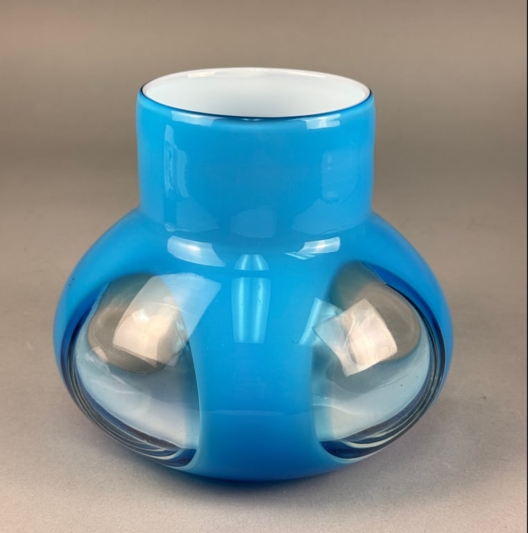 Mid-Century Modern Czech Cased Art Studio Glass Va: A Mid-Century Modern Czech cased art glass vase, featuring a vibrant opaque turquoise blue exterior. The squat, bulbous body has a slightly flattened profile and transitions into a straight, cylindric