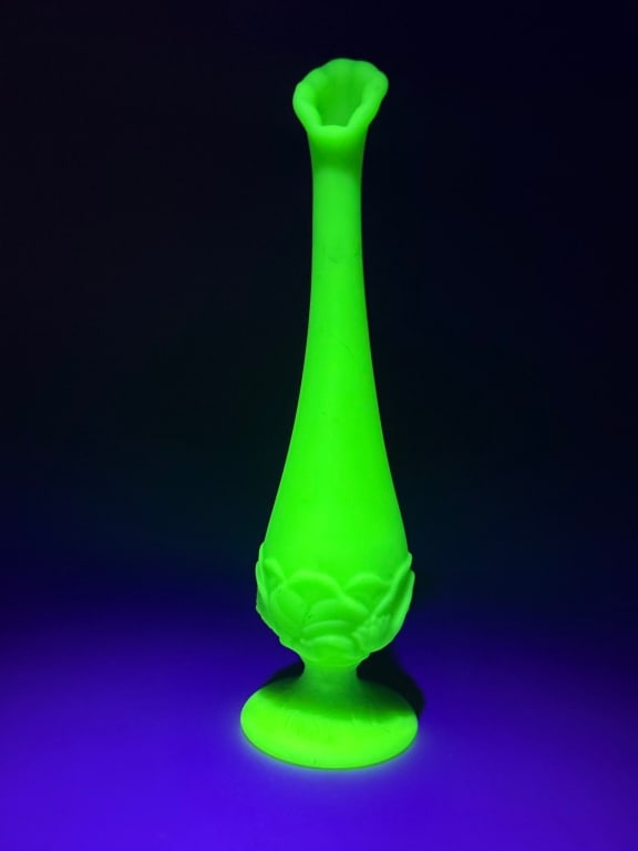 Fenton Custard Uranium Satin Glass Hand Painted Bu (1 of 8)