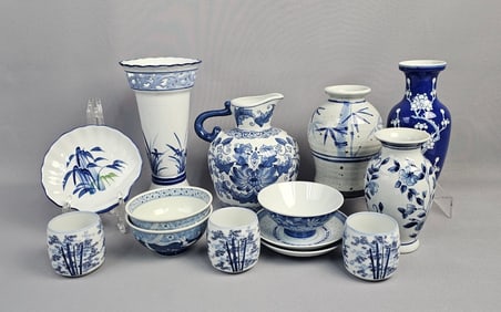 A Collection of Fifteen Chinese Blue and White Cer