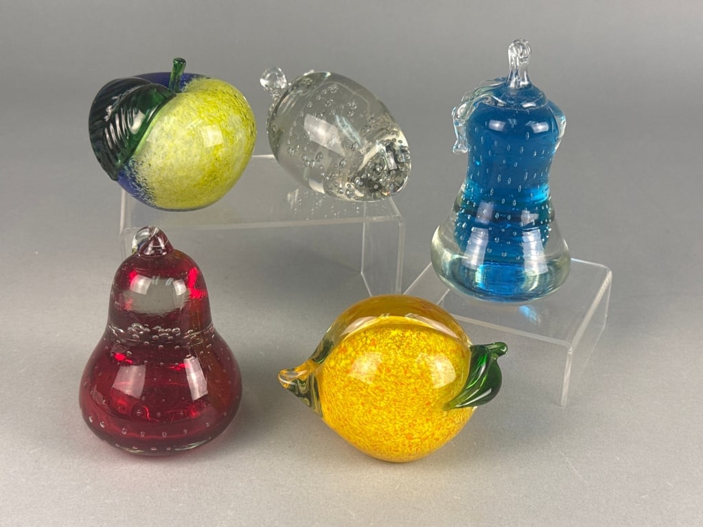 A Collection of Five Contemporary Art Glass Fruit: A collection of five contemporary art glass decorative objects, likely paperweights, crafted from glass using blown or lampworked techniques. The pieces exhibit vibrant hues, internal controlled bubbl