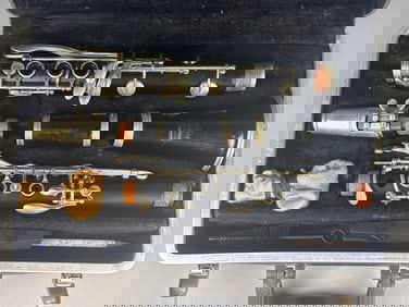 Bundy Composition Clarinet with Vandoren B45 Mouthpiece and Case