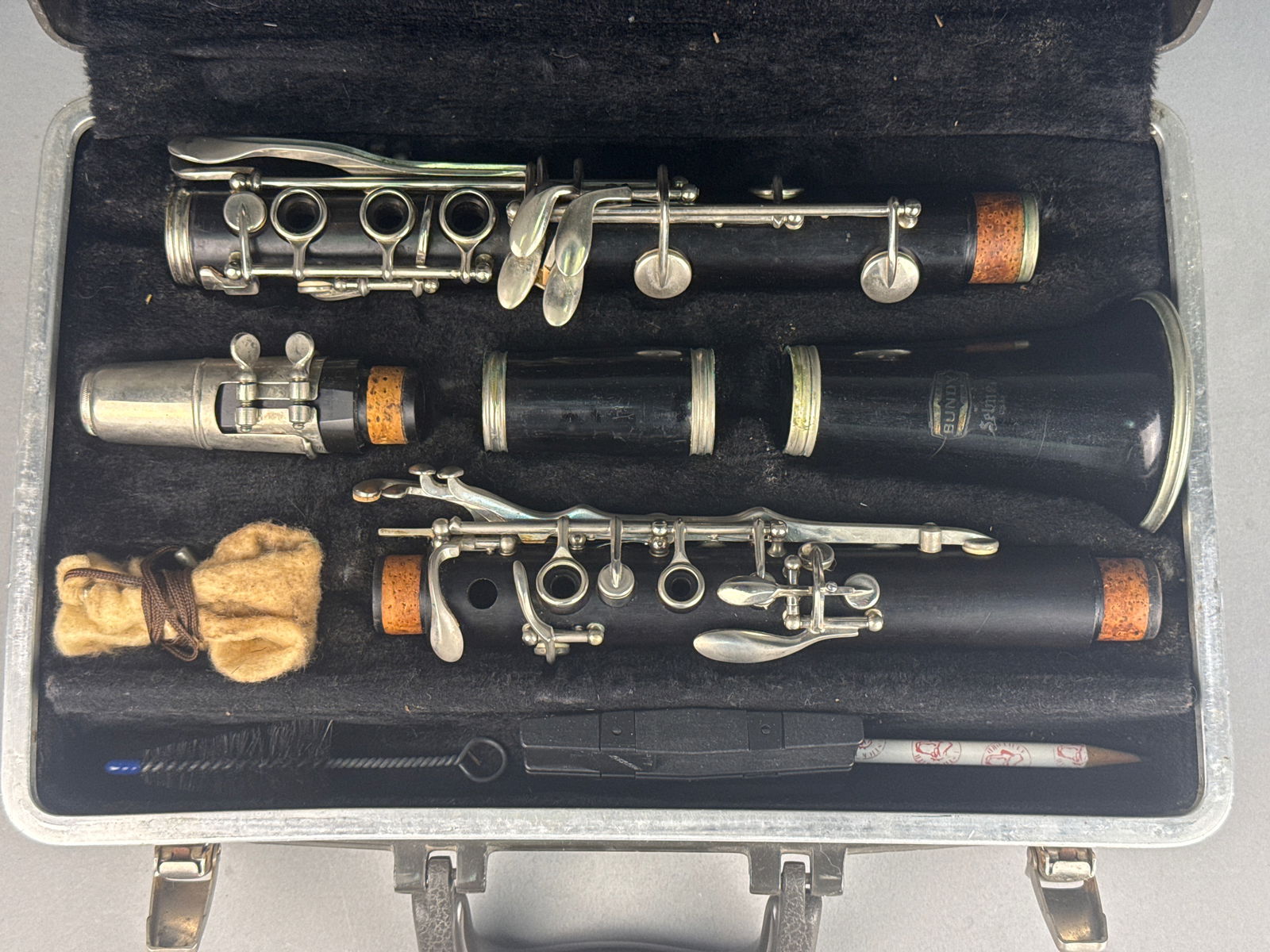 Bundy Composition Clarinet with Vandoren B45 Mouthpiece and Case (1 of 8)