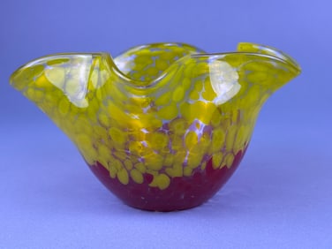 A Macchia Style Hand-Blown Art Glass Bowl in Yellow and Cranberry