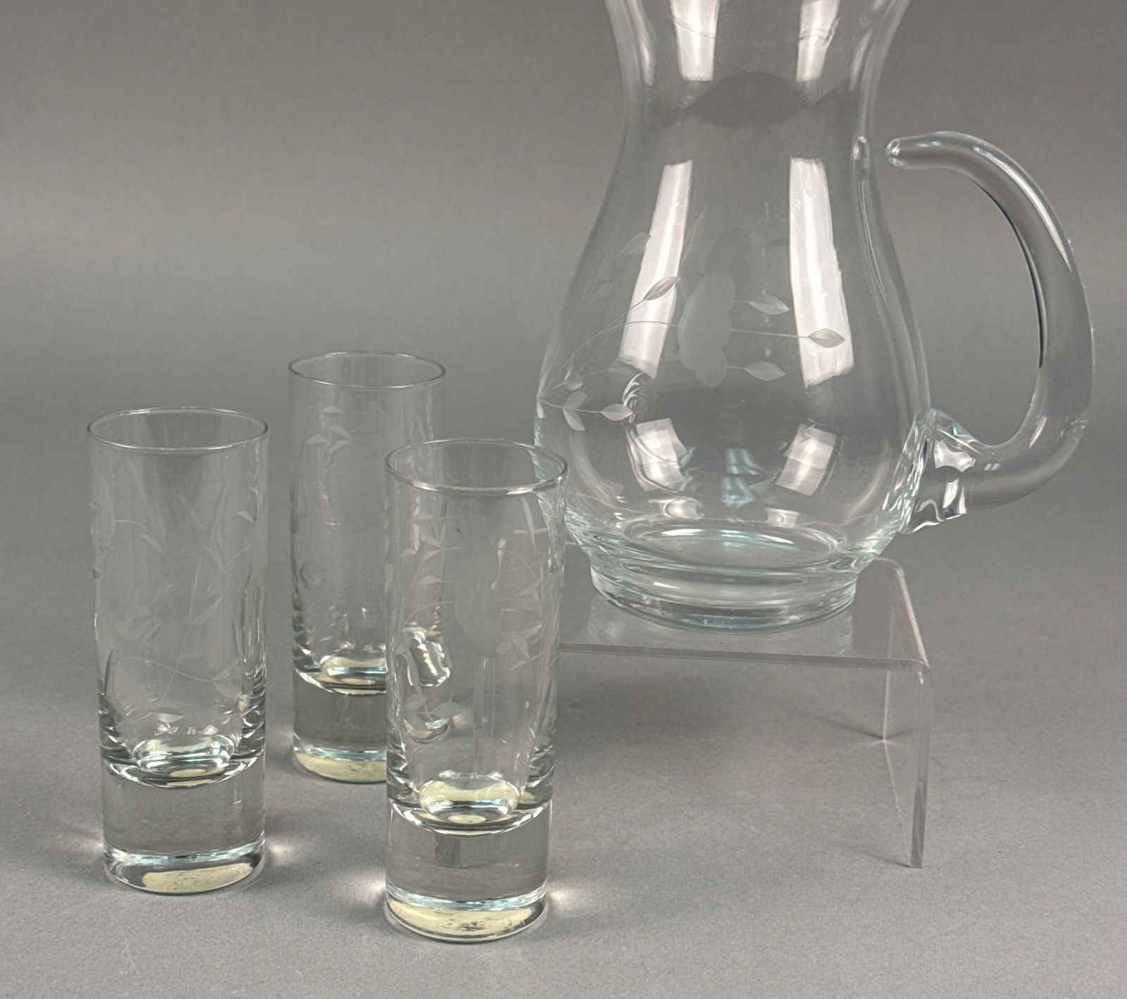A Four-Piece Princess House Etched Glass Beverage Set (1 of 4)