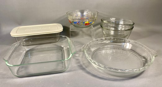 A Collection of 11 Pyrex and Anchor Hocking Clear Glass Baking and Storage Kitchenware
