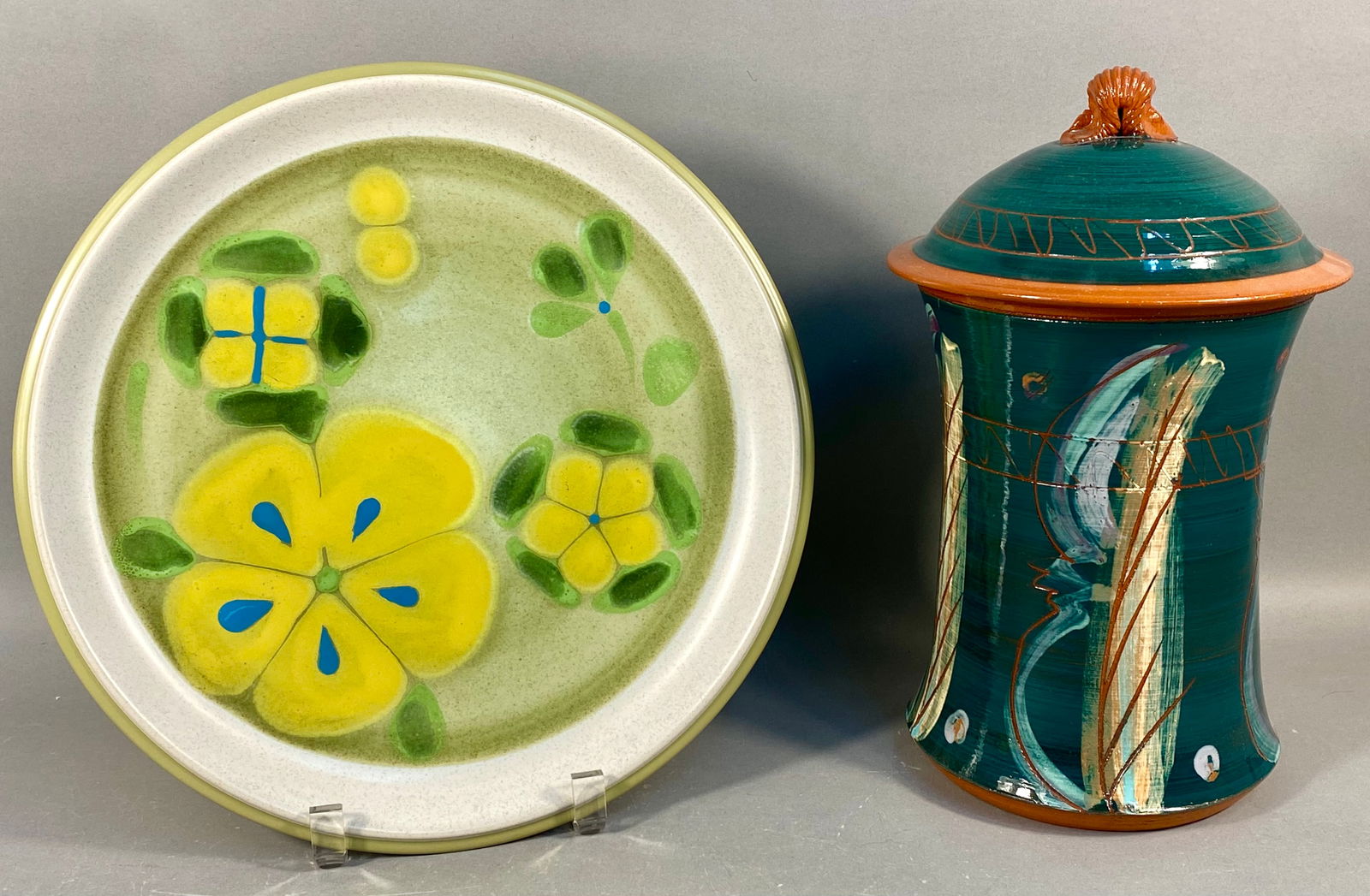 A Noritake Folkstone South Pacific Chop Plate and Studio Pottery Covered Jar (1 of 6)