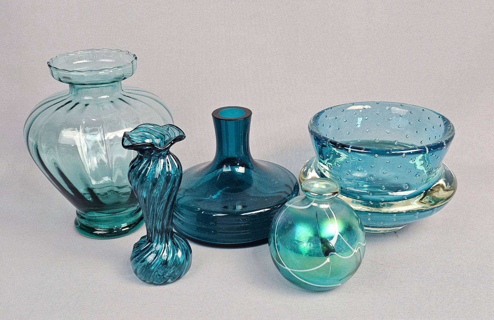 A Collection of Five Contemporary Art Glass Vases Inc Signed Mark J Sudduth Bowl (1 of 18)