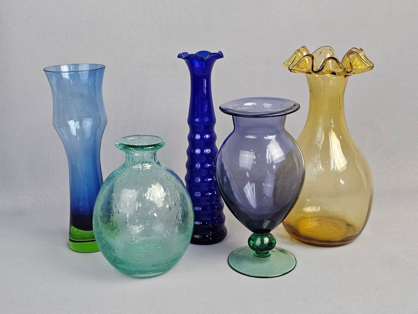 A Collection of Five Mid-20th Century to Contemporary Glass Vases (1 of 15)
