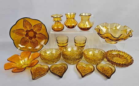 Collection of Decorative Glass Pieces Inc Indiana Glass