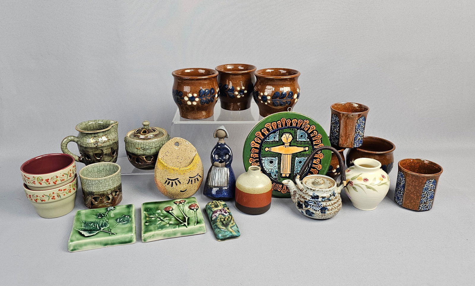 A Collection of 21 Studio and Import Ceramic Wares: The collection comprises pieces of glazed ceramic pottery, primarily dating to the mid-to-late 20th century. Mixed overall condition consistent with age and use. Extensive crazing is visible on all c