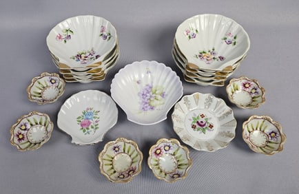 A Collection of 17 Assorted Mid-20th Century Japanese Hand-Painted Porcelain Shell and Floral Dishes
