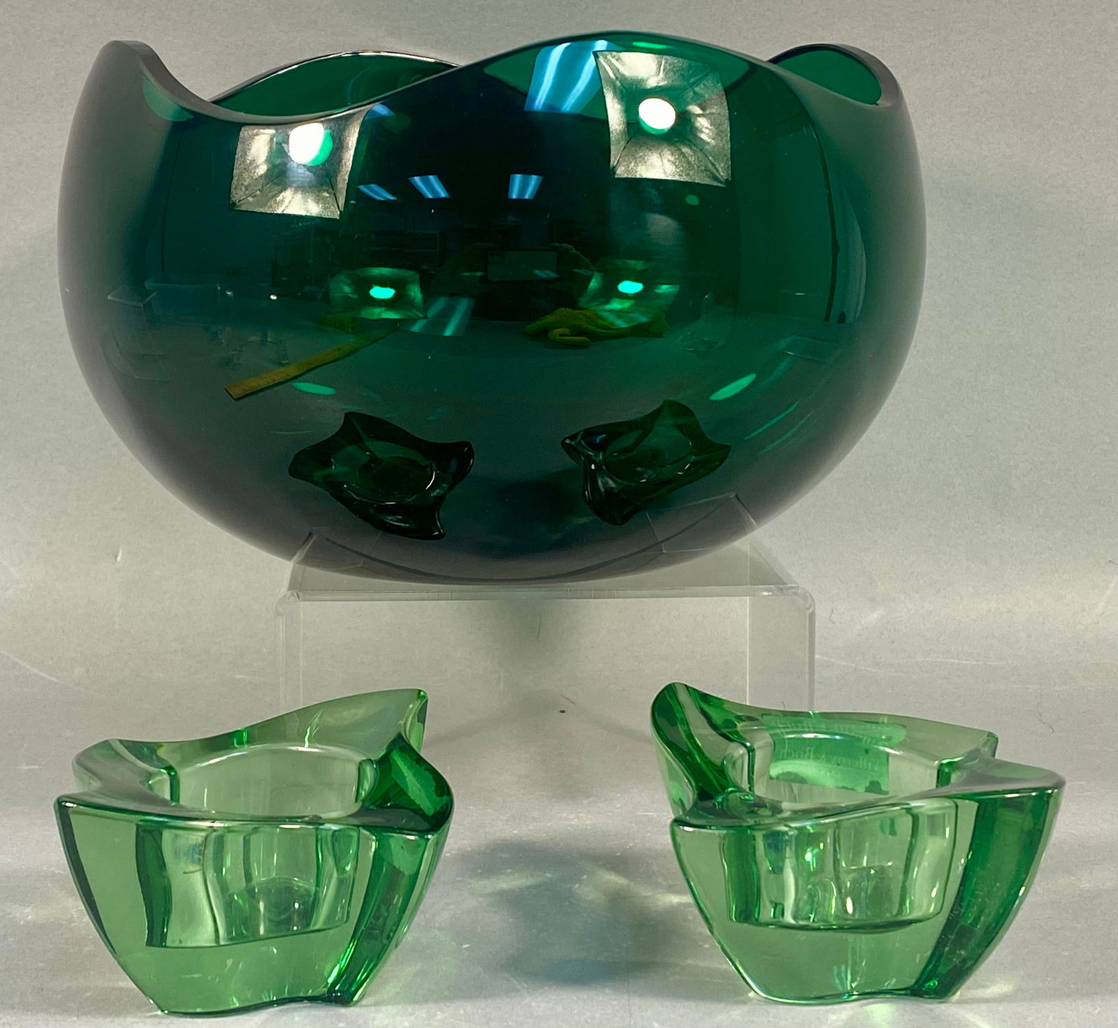 Blenko Emerald Green Rose Bowl with a Pair of Villeroy & Boch Lime Green Candle Holders: A trio of modern art glass decorative objects consisting of one large bowl and a pair of candle holders. The large bowl is attributed to Blenko Art Glass, consistent with their crimped Rose Bowl desig