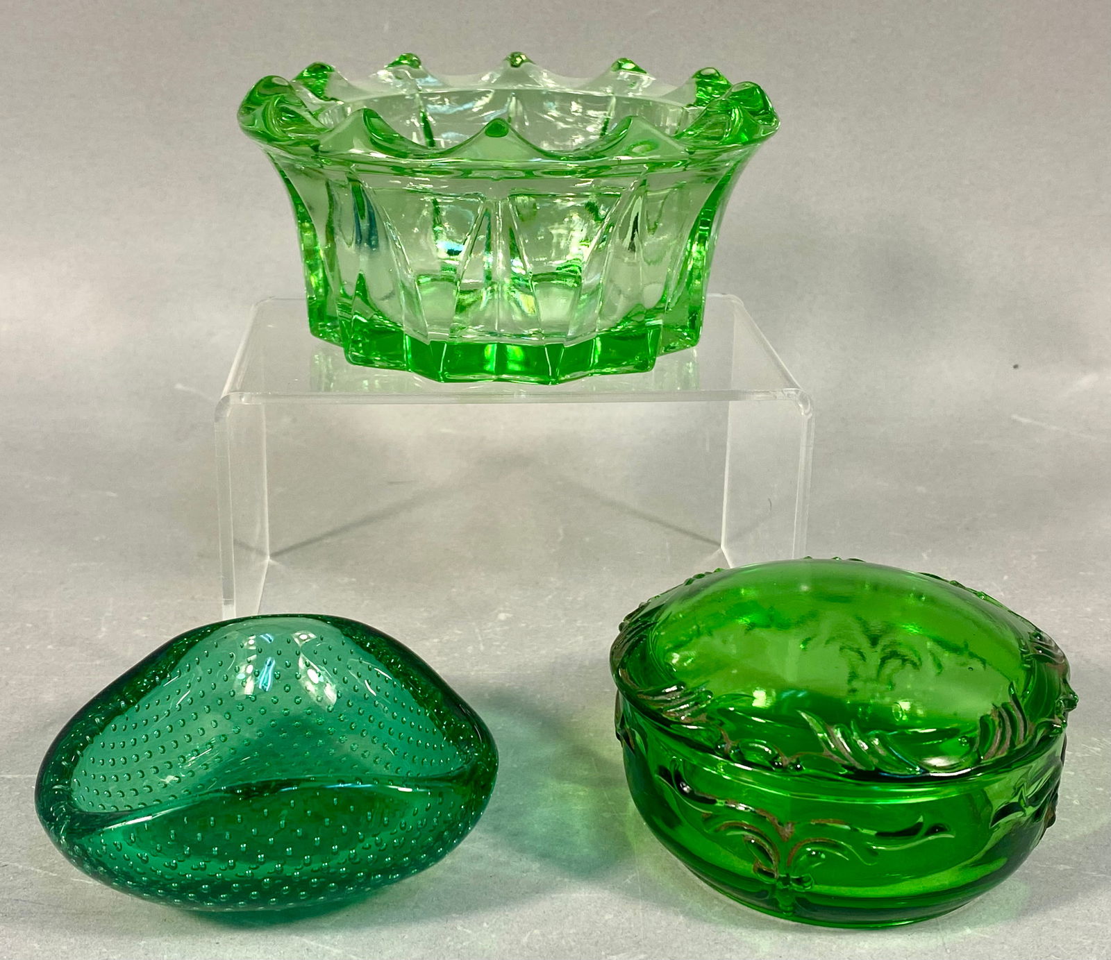 A Trio of Vintage Art Deco Green Glass Bowls and Trinket Box (1 of 7)