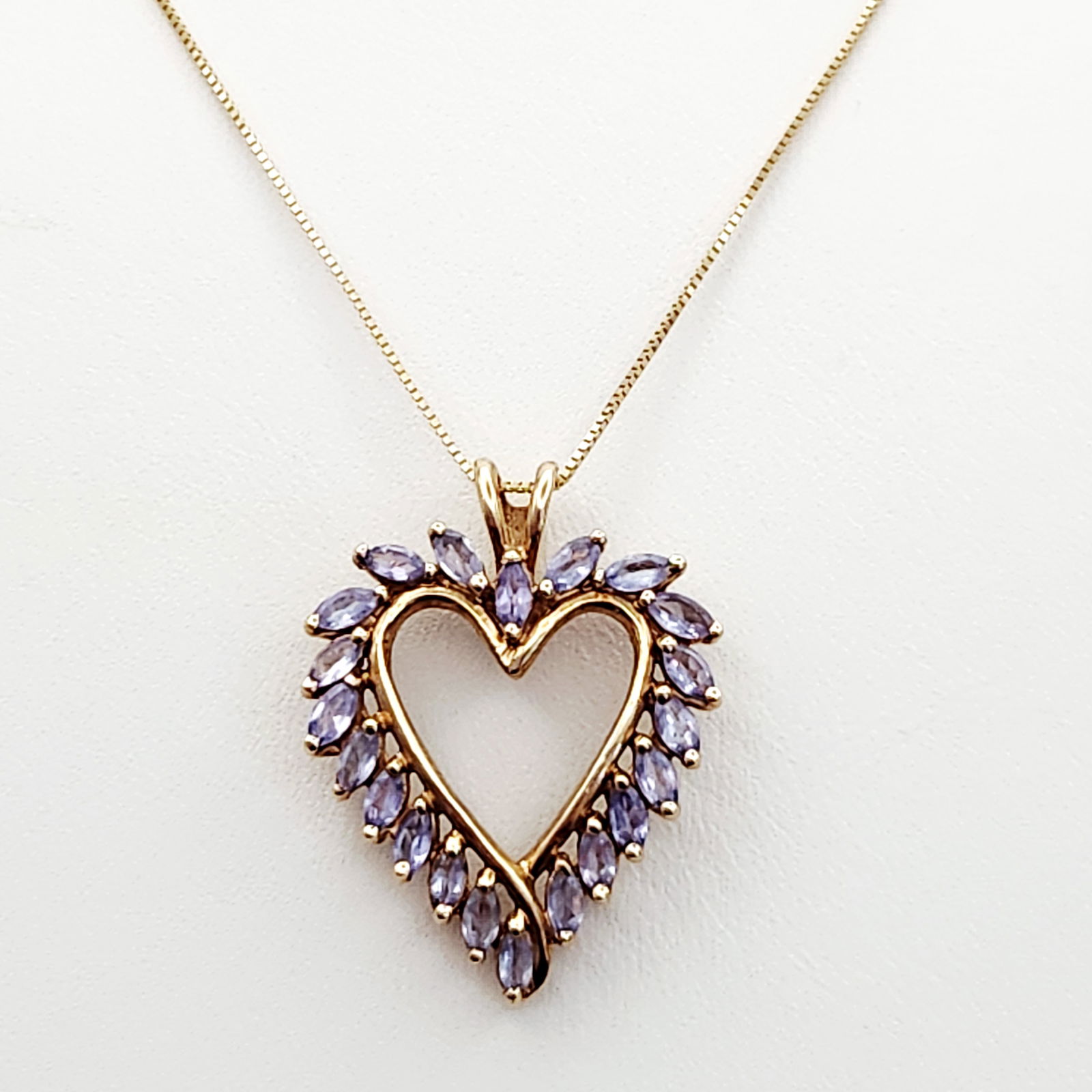 10K Gold Heart Pendant Necklace 4.8 Grams (1 of 8)