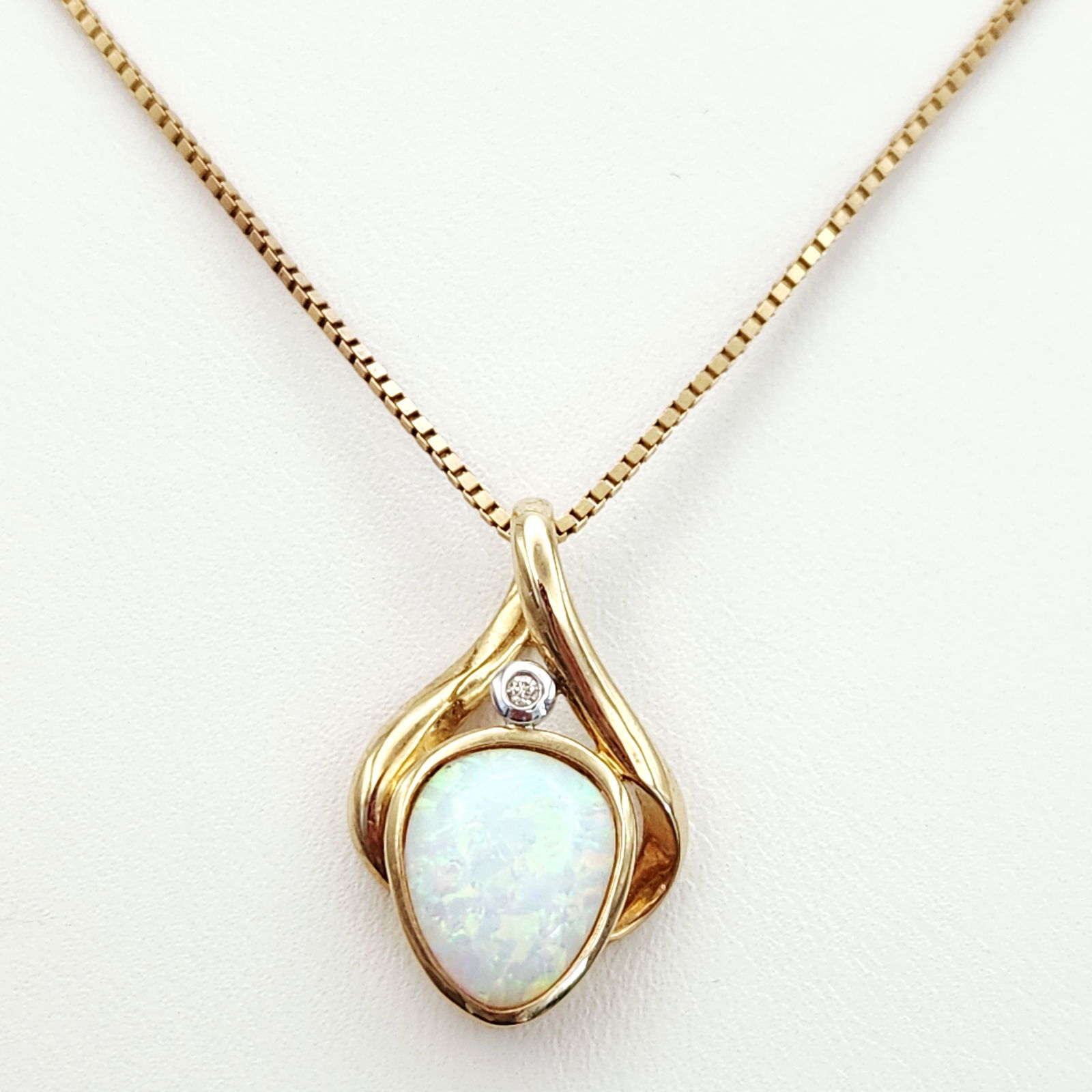 10K Gold Pendant Necklace 5.7 Grams (1 of 9)