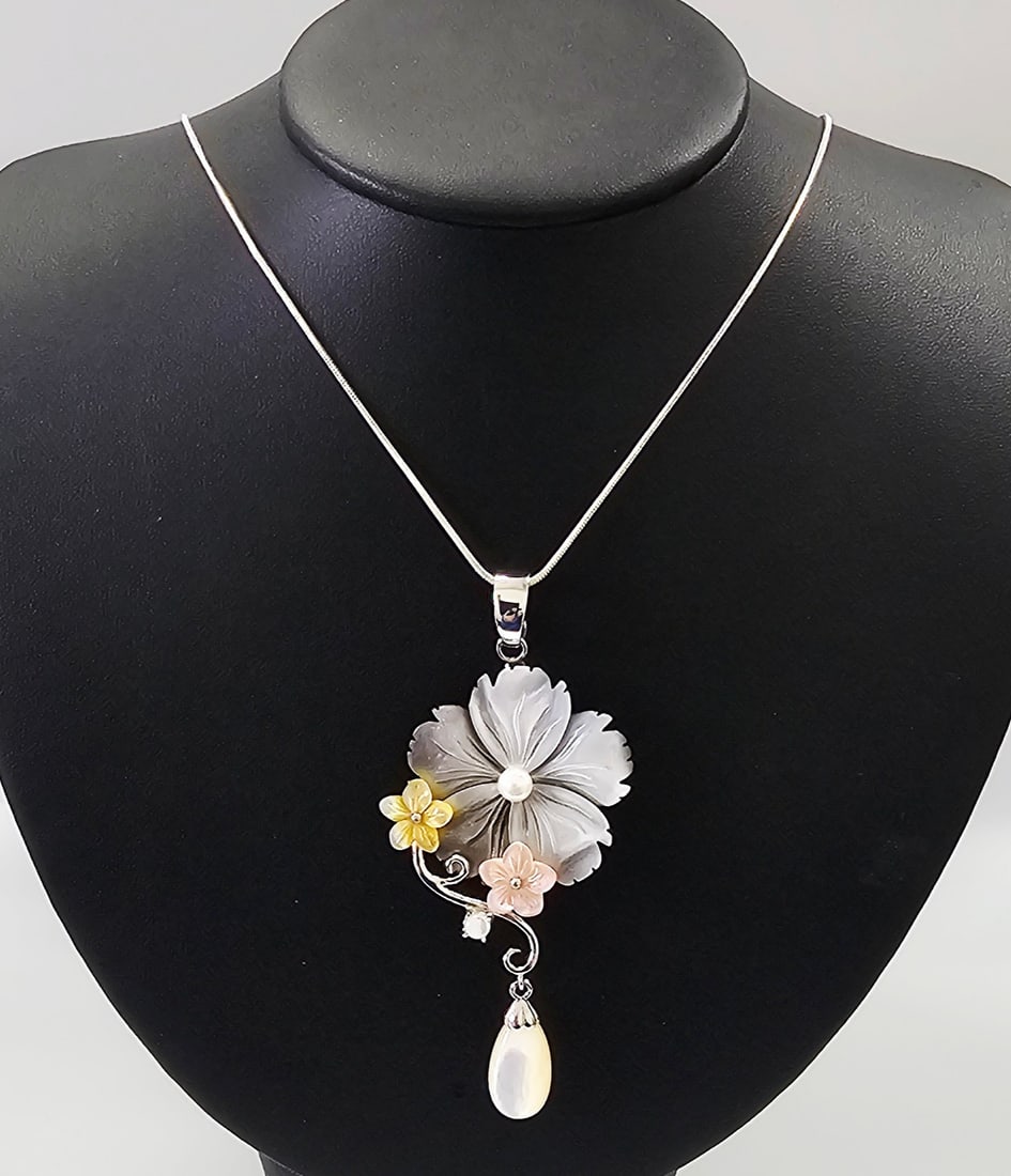 A Sterling Silver and Carved Mother-of-Pearl Floral Pendant and Necklace (1 of 8)