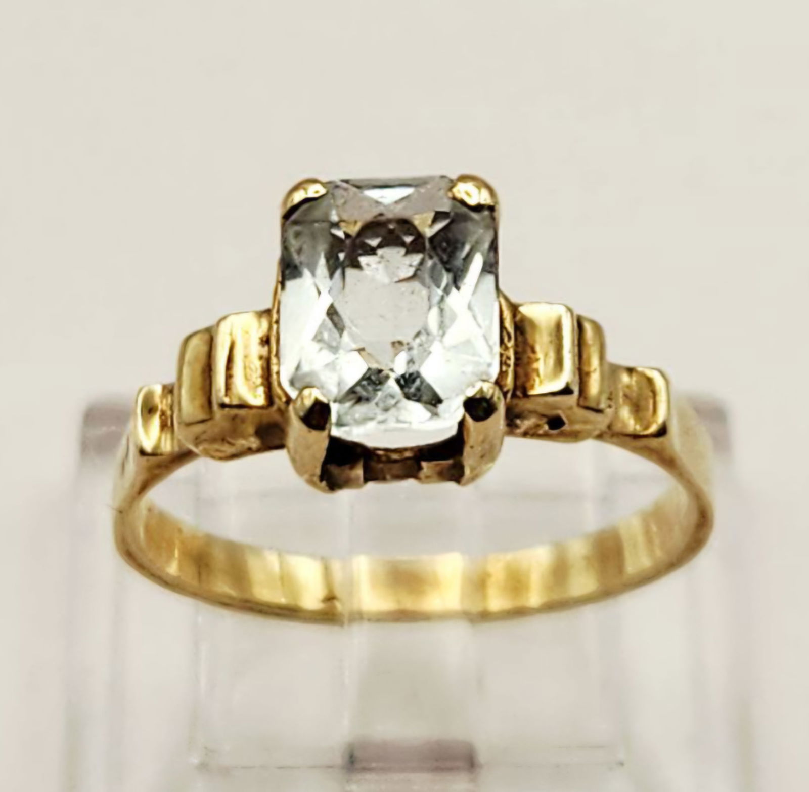 10K Gold Pale Blue Topaz Ring 2 Grams (1 of 7)