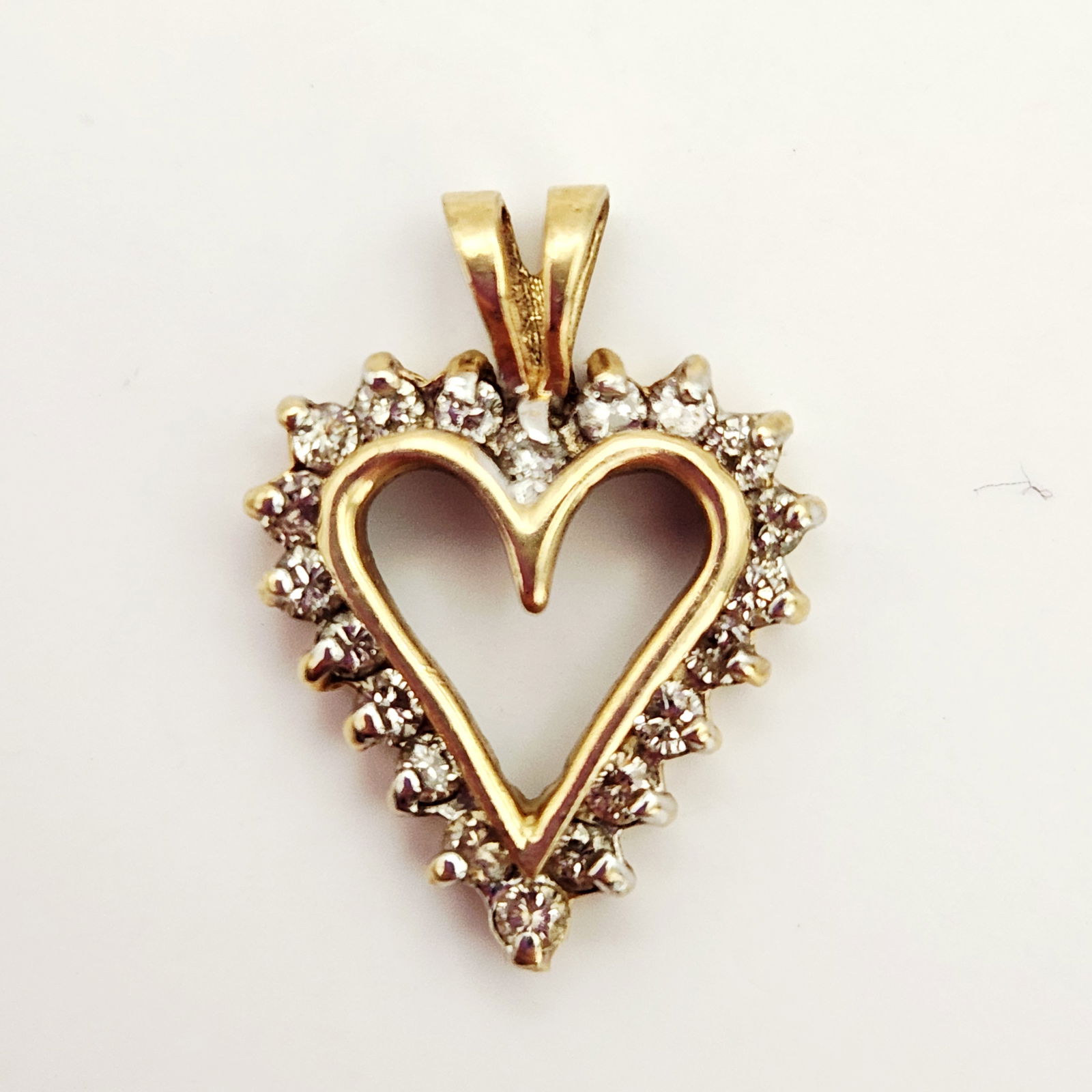 10K Gold Heart-Shaped Pendant 1.9 Grams (1 of 5)