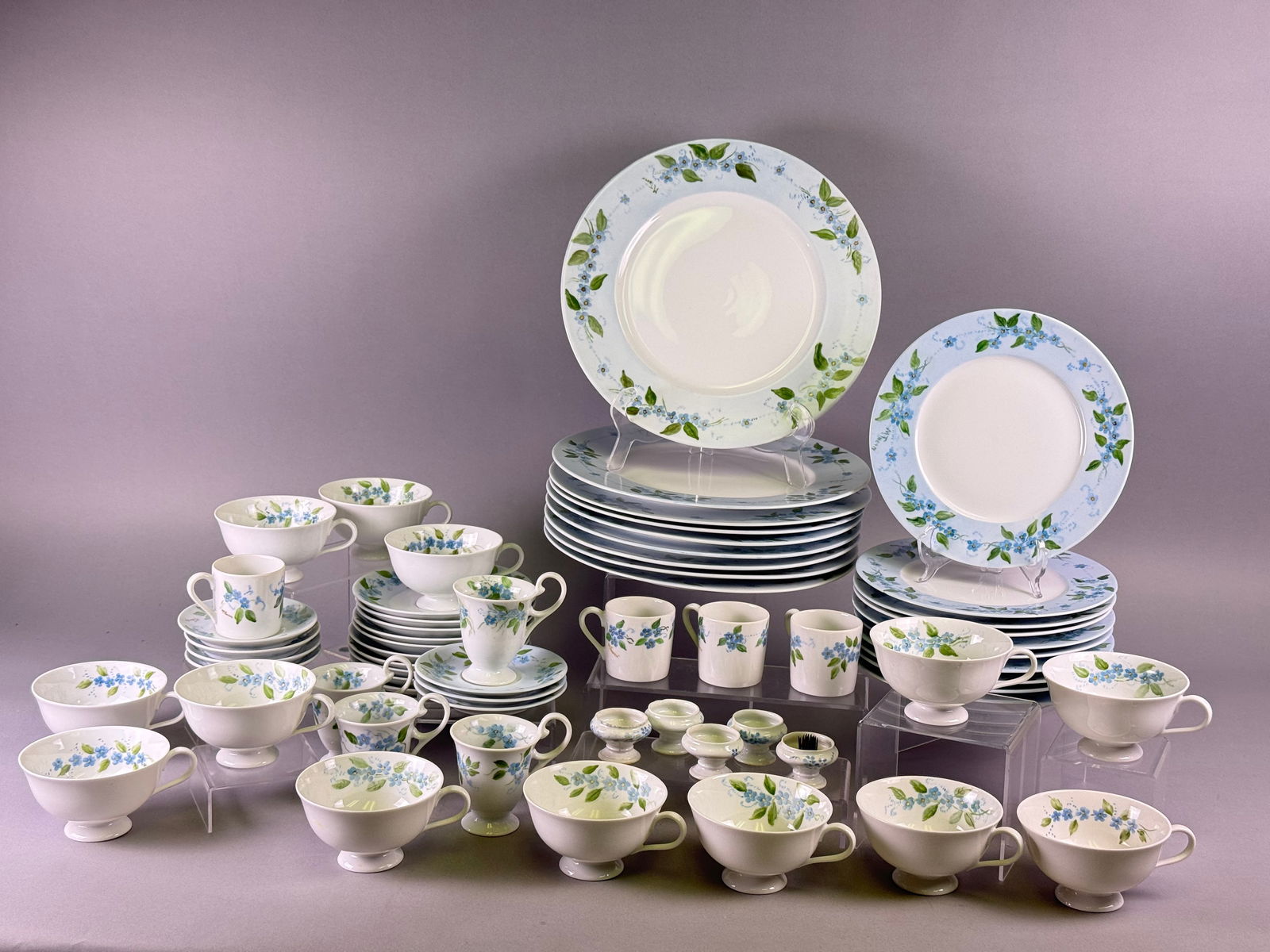 A Collection of F??rstenberg Porcelain Dinnerware in a Forget-Me-Not Pattern (1 of 13)