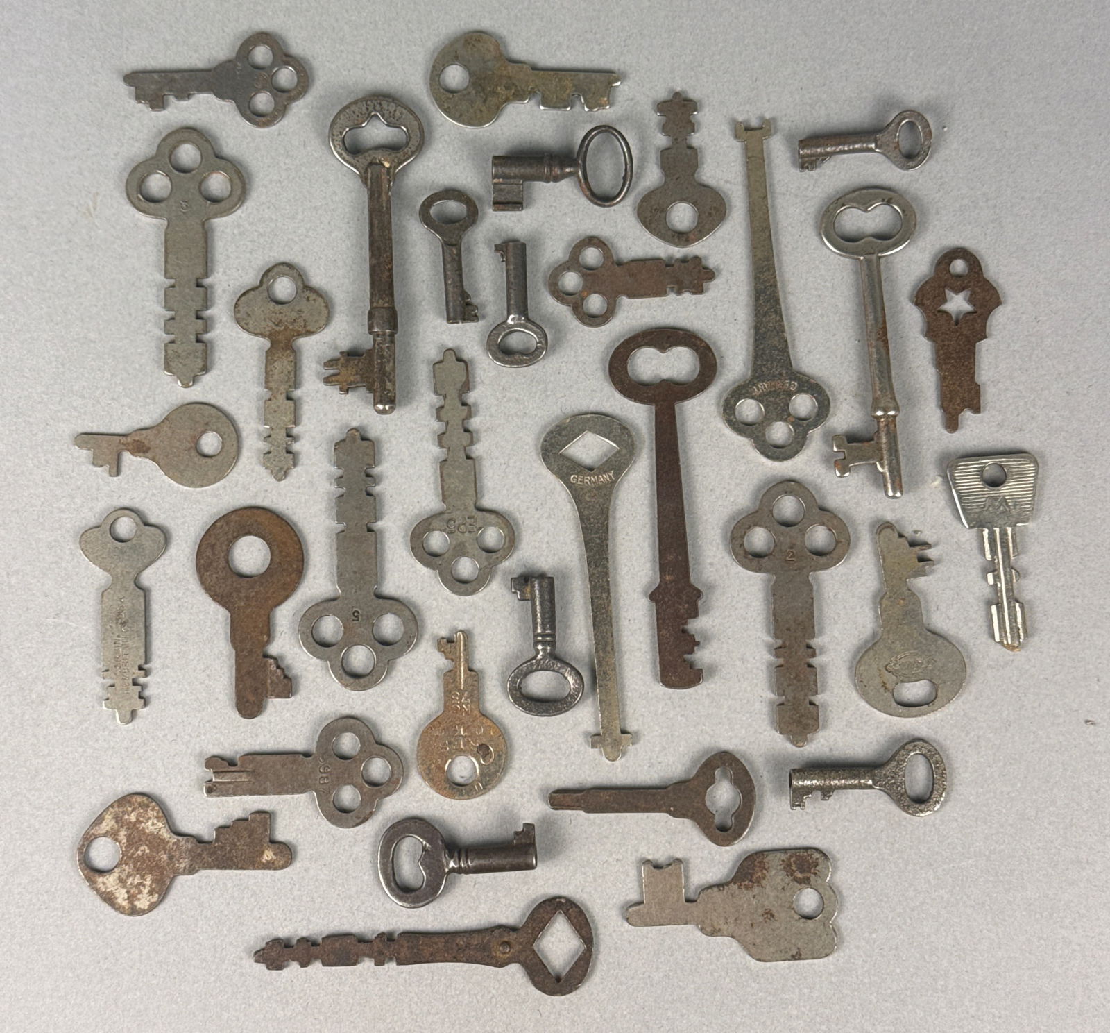 A Collection of 32 Antique and Vintage Ferrous Metal Skeleton and Cabinet Keys (1 of 7)