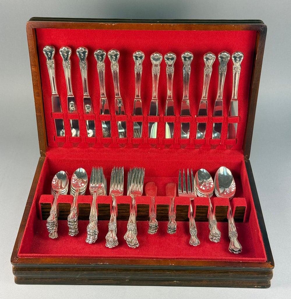 A Collection of Old Company Plate Silver-Plated Flatware in Presentation Case (1 of 10)